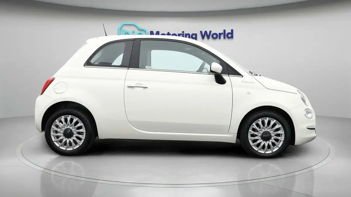 2021-fiat-500-10-dolcevita-big-7