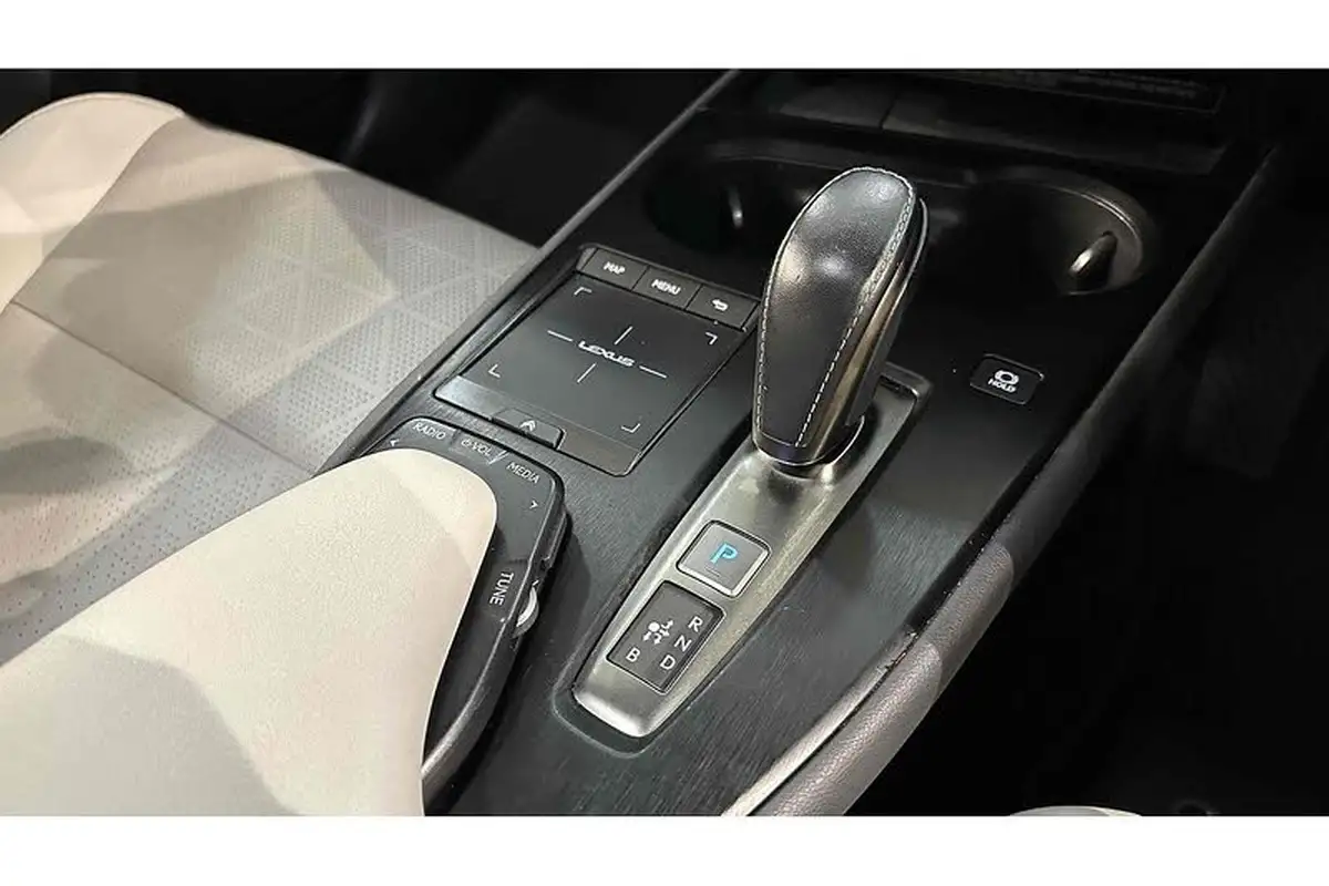 2021-lexus-ux-300e-e-ux-big-57