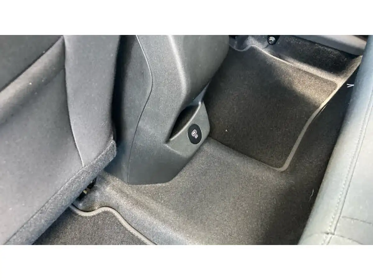 2024-hyundai-i20-10-t-gdi-premium-big-23