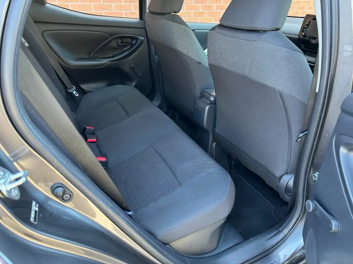 2022-toyota-yaris-15-vvt-i-icon-big-18