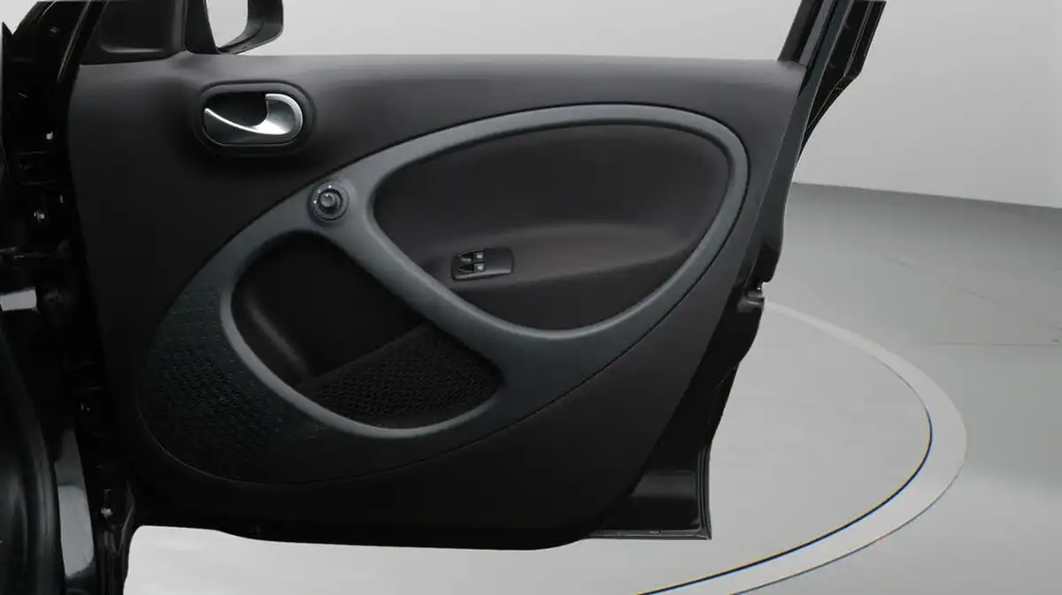 2021-smart-forfour-eq-exclusive-big-15
