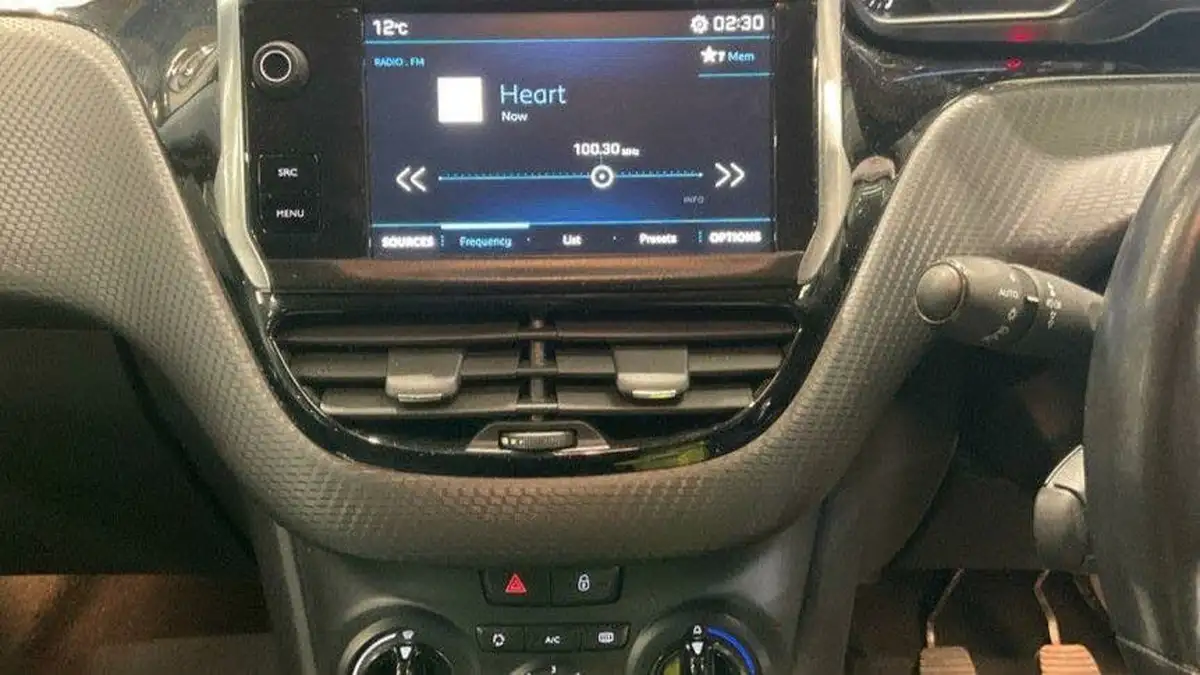 2017-peugeot-208-12-puretech-allure-82bhp-5d-big-9