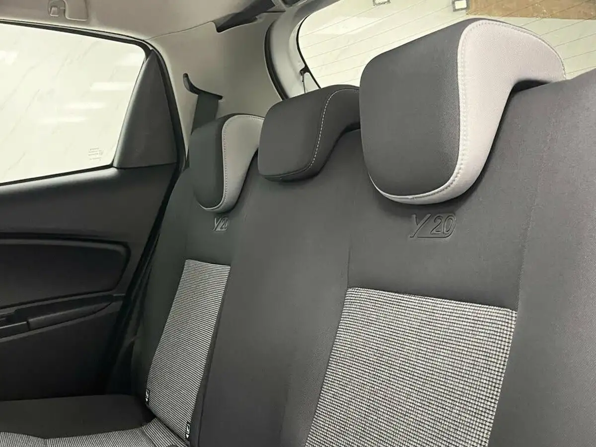 2020-toyota-yaris-15-vvt-i-y20-98bhp-hybrid-1497cc-e-cvt-big-22