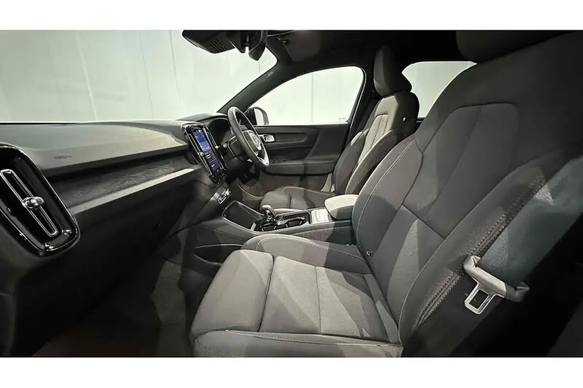2023-volvo-xc40-e-twin-recharge-core-big-17