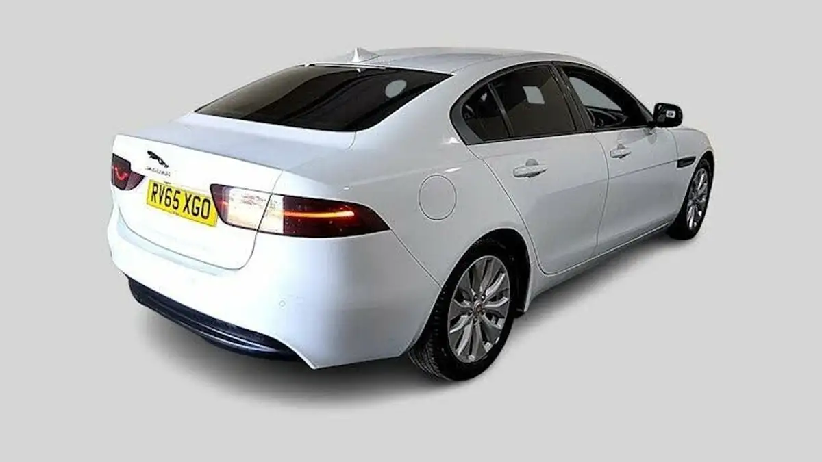 2015-jaguar-xe-20td-prestige-163ps-big-1