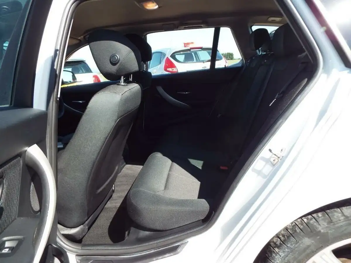 2015-bmw-3-series-20td-320d-xdrive-se-184bhp-touring-5d-big-5