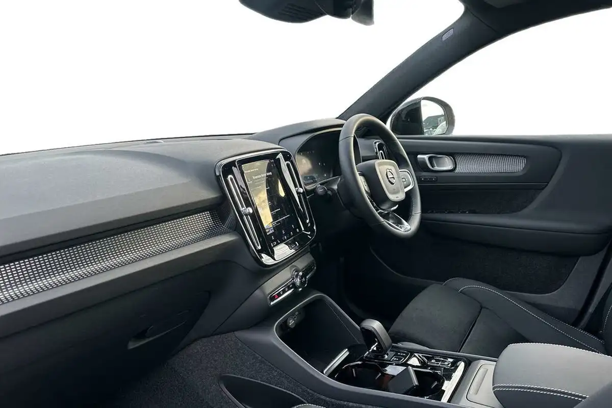 2024-volvo-xc40-20-b3-plus-big-1