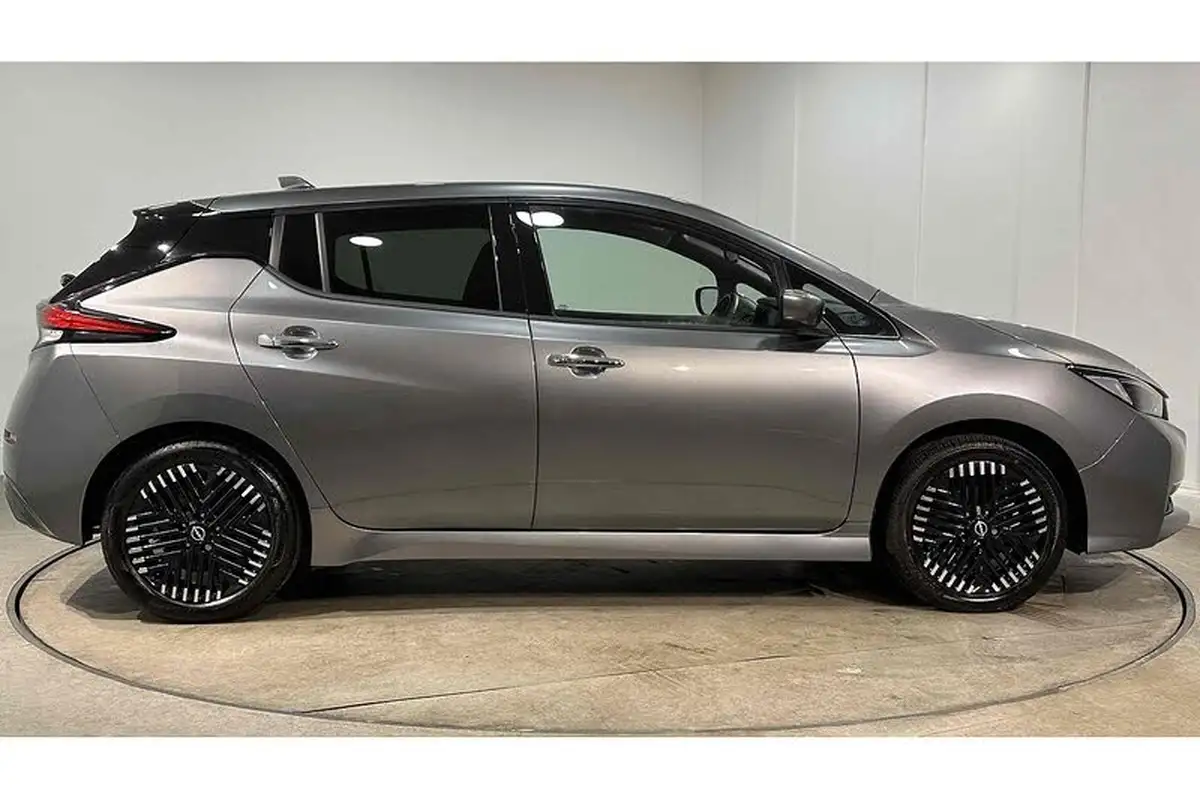 2024-nissan-leaf-e-tekna-39kwh-big-3