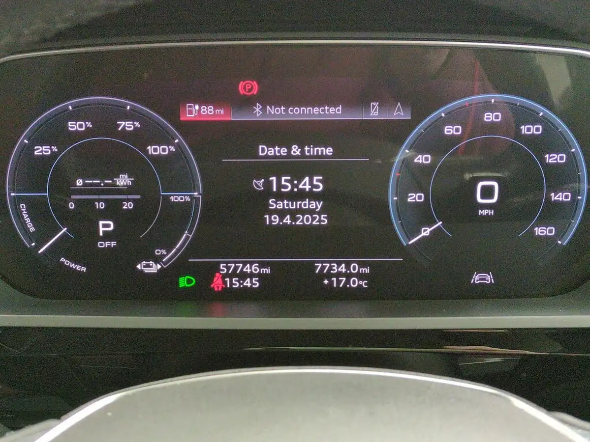 2021-audi-e-tron-50e-technik-station-wagon-big-24