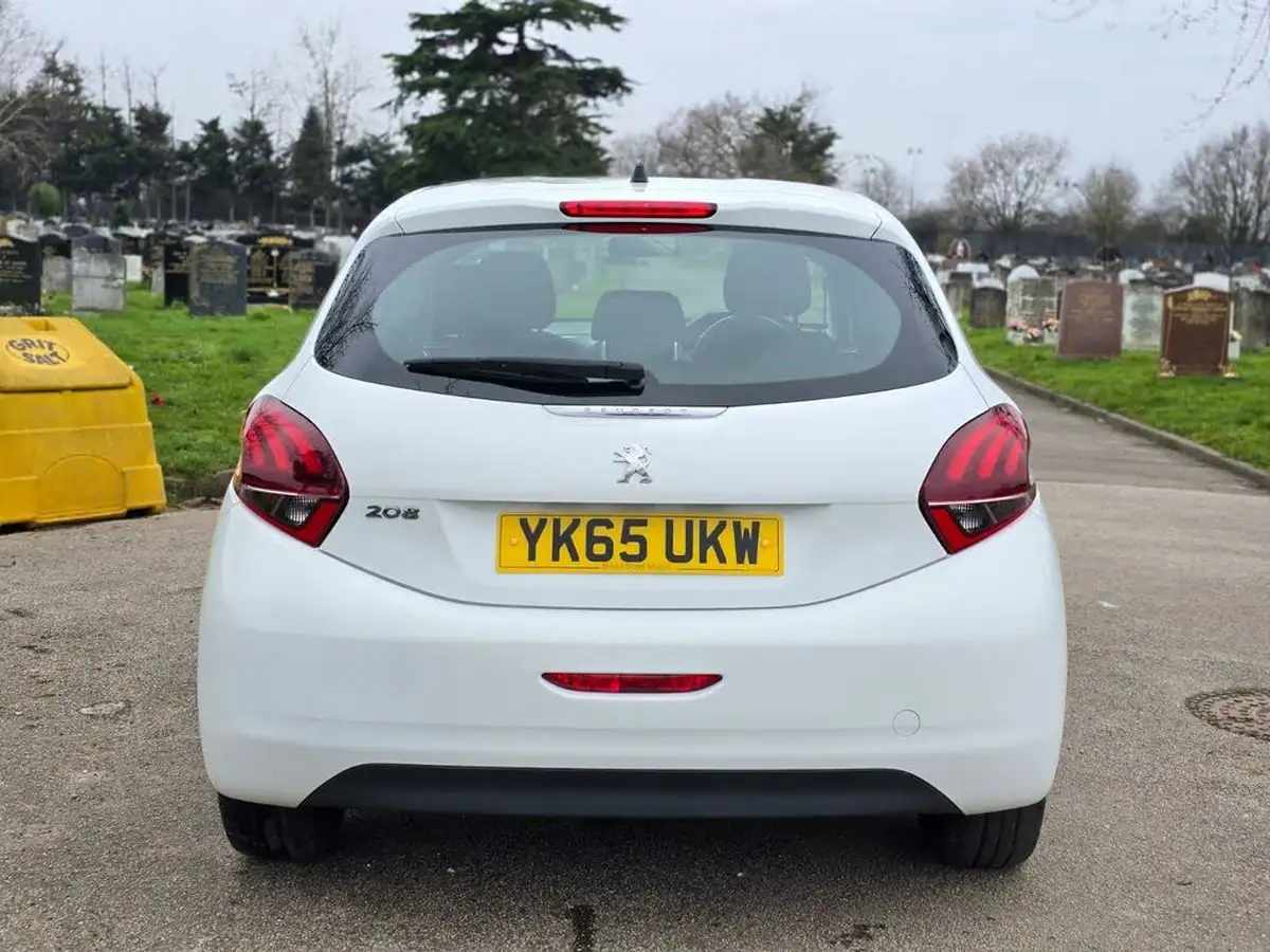 2015-peugeot-208-12-puretech-active-5d-big-13