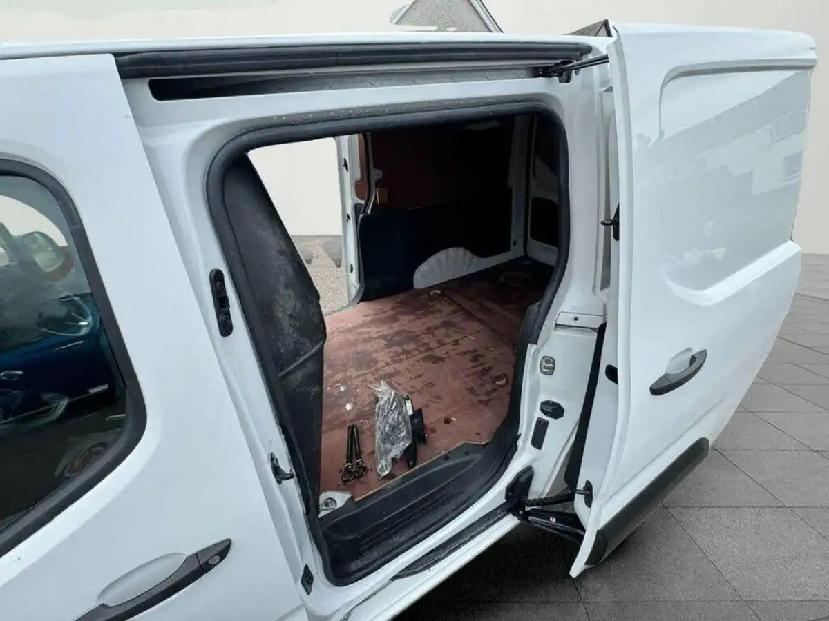 2020-vauxhall-combo-15cdti-sportive-2300-100pseu6d-t-l2h1-panel-big-11