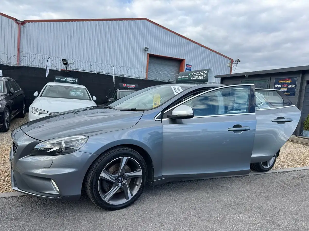 2015-volvo-v40-20td-d2-r-design-lux-nav-big-41