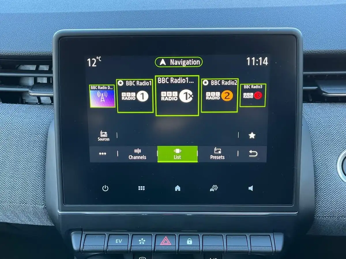 2024-renault-clio-16-techno-big-18