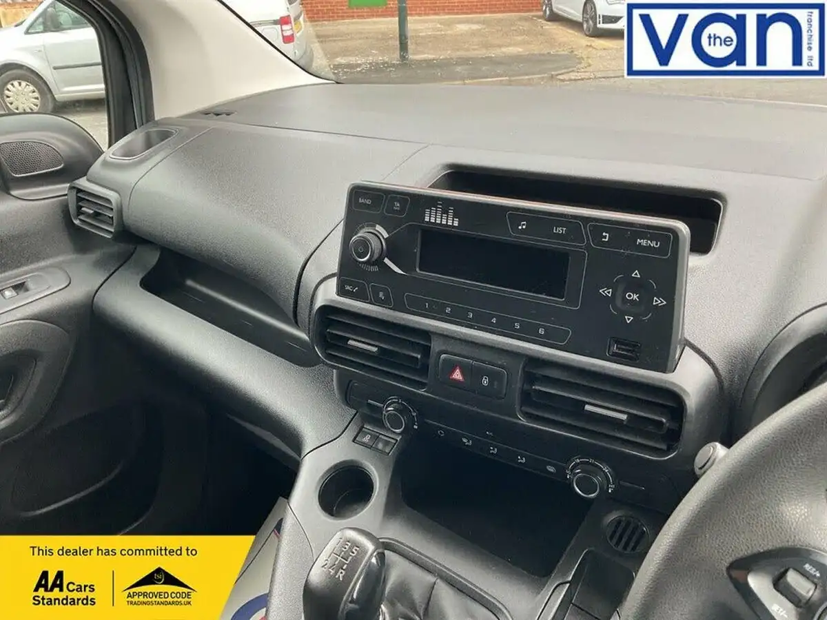 2019-vauxhall-combo-15cdti-sportive-2300-16v-100pseu6dt-l1h1-panel-big-20
