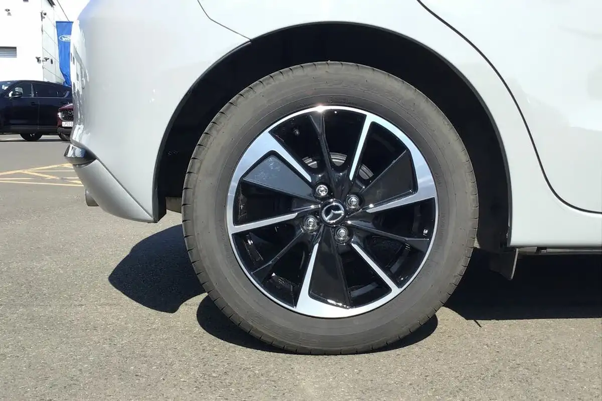 2024-mazda-mazda2-15-skyactiv-g-homura-aka-big-8
