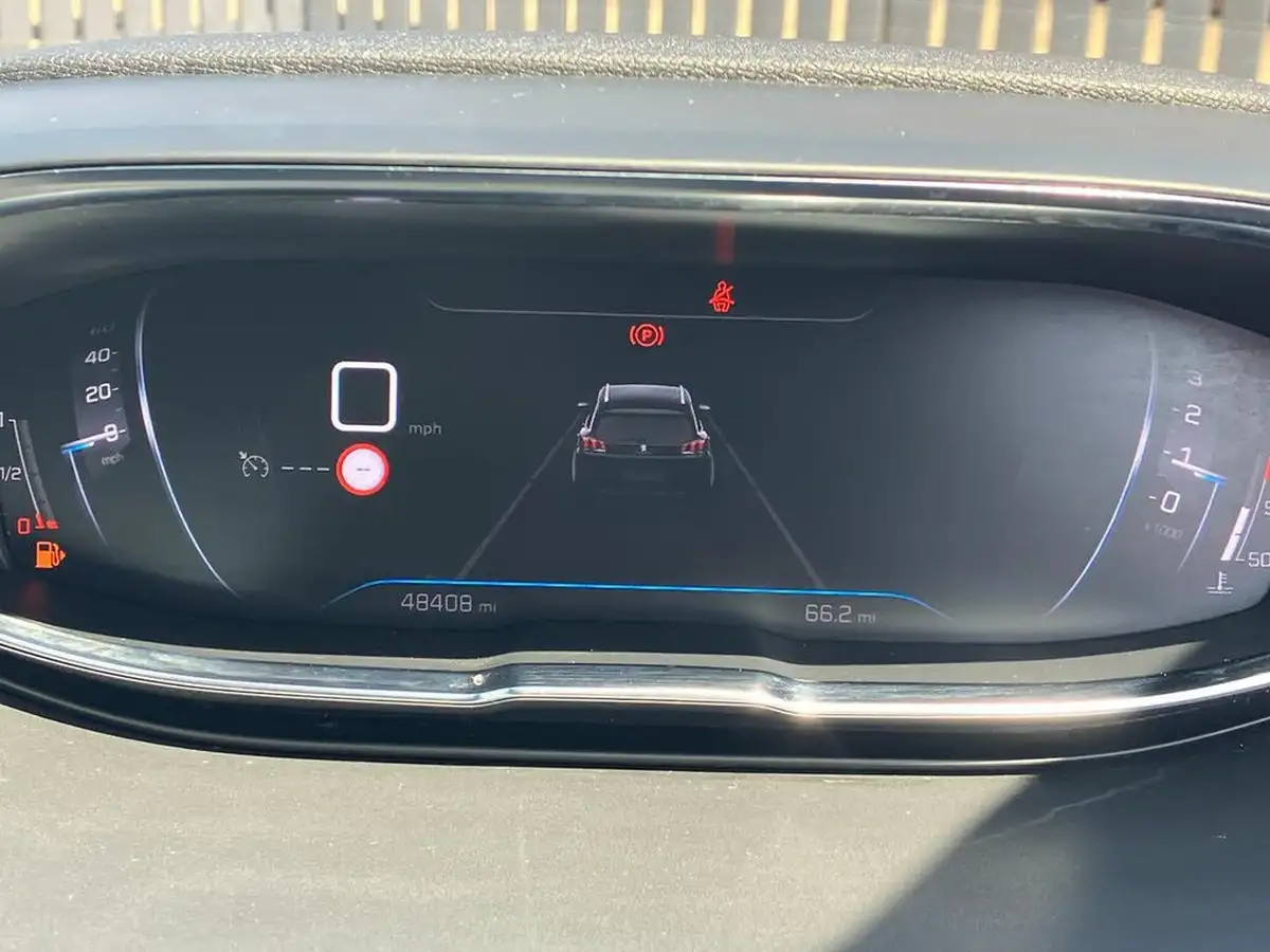 2021-peugeot-5008-suv-12-puretech-active-premium-big-39