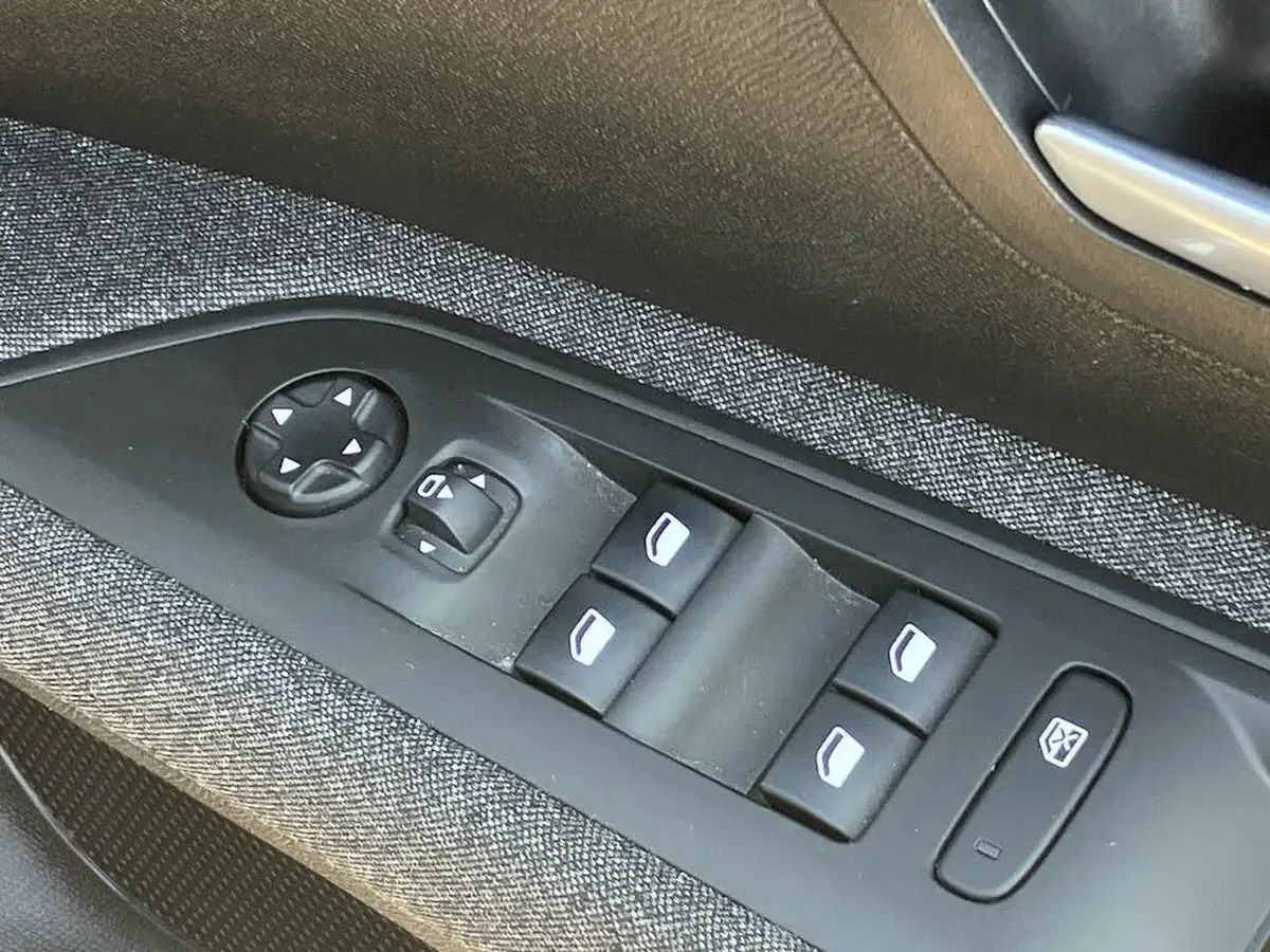 2021-peugeot-5008-suv-12-puretech-active-premium-big-17