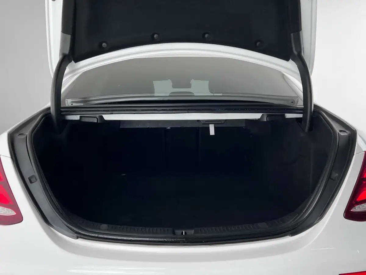 2019-mercedes-benz-e-class-20d-e220d-amg-line-edition-saloon-4d-big-10