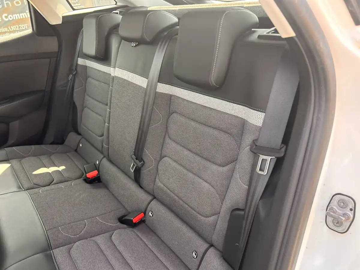 2022-citroen-c4-12-puretech-sense-plus-eat8-big-18