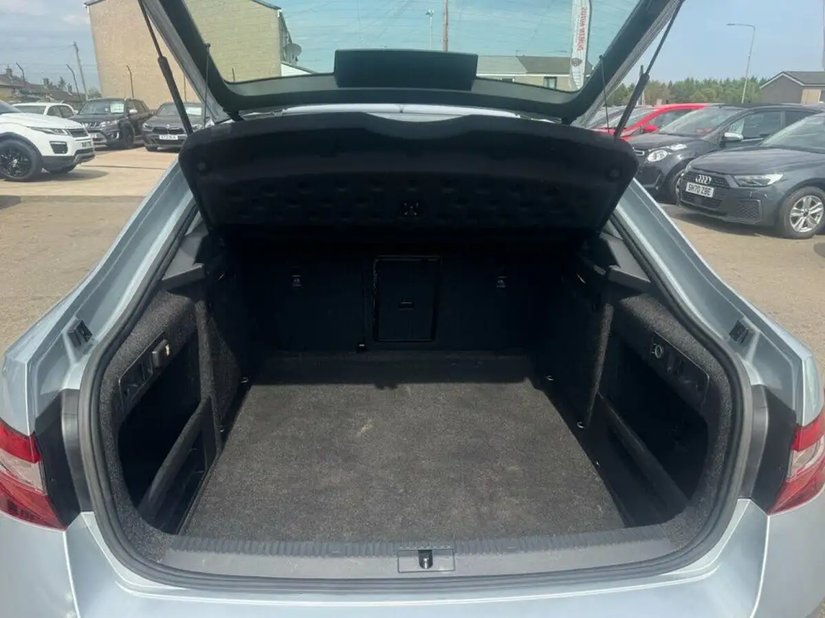 2018-skoda-superb-20tdi-scr-se-hatchback-dsg-big-18