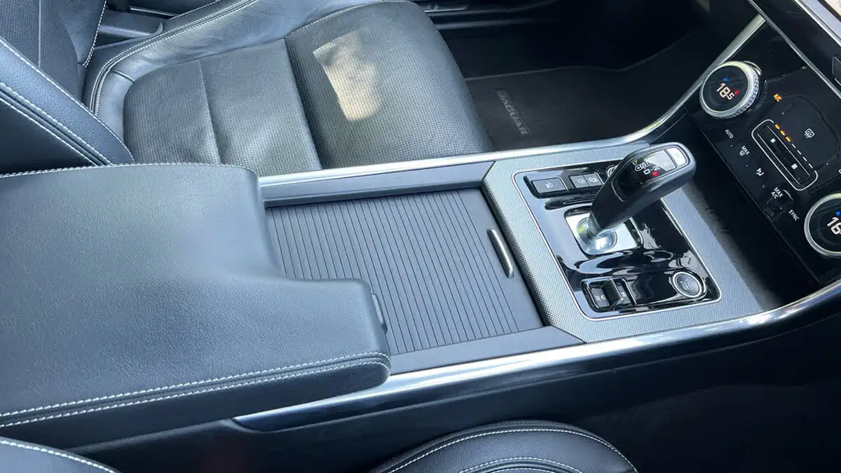 2019-jaguar-xe-20d-r-dynamic-s-awd-big-24
