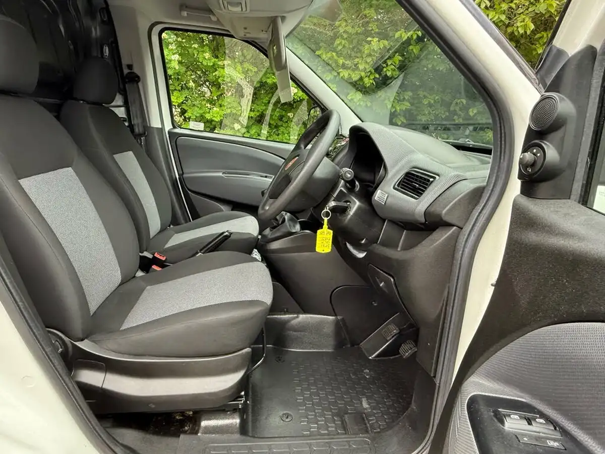 2021-fiat-doblo-cargo-13td-l1h1-80bhpeu6dt-panel-van-big-8