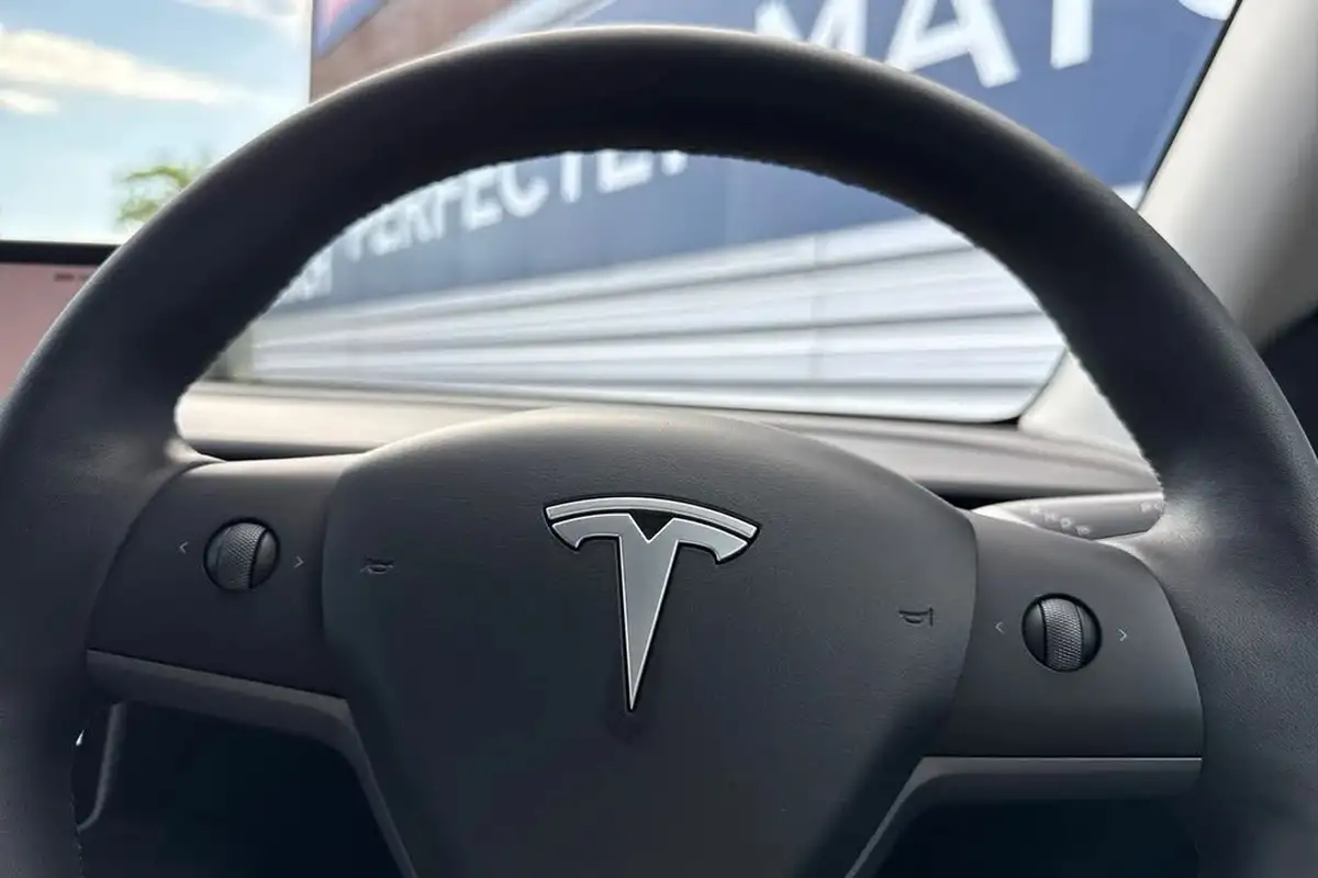 2022-tesla-model-y-e-long-range-big-27