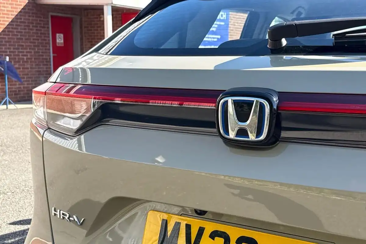 2022-honda-hr-v-15-i-mmd-advance-big-28