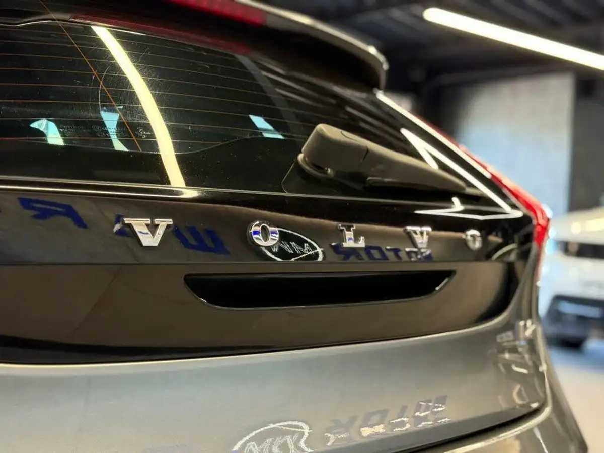 2014-volvo-v40-16td-d2-r-design-big-44