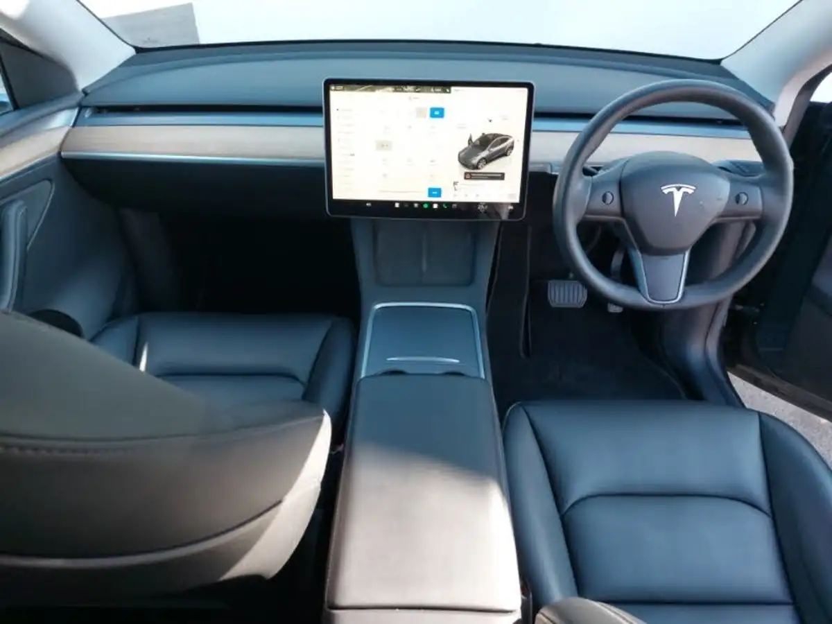 2022-tesla-model-y-e-long-range-big-2