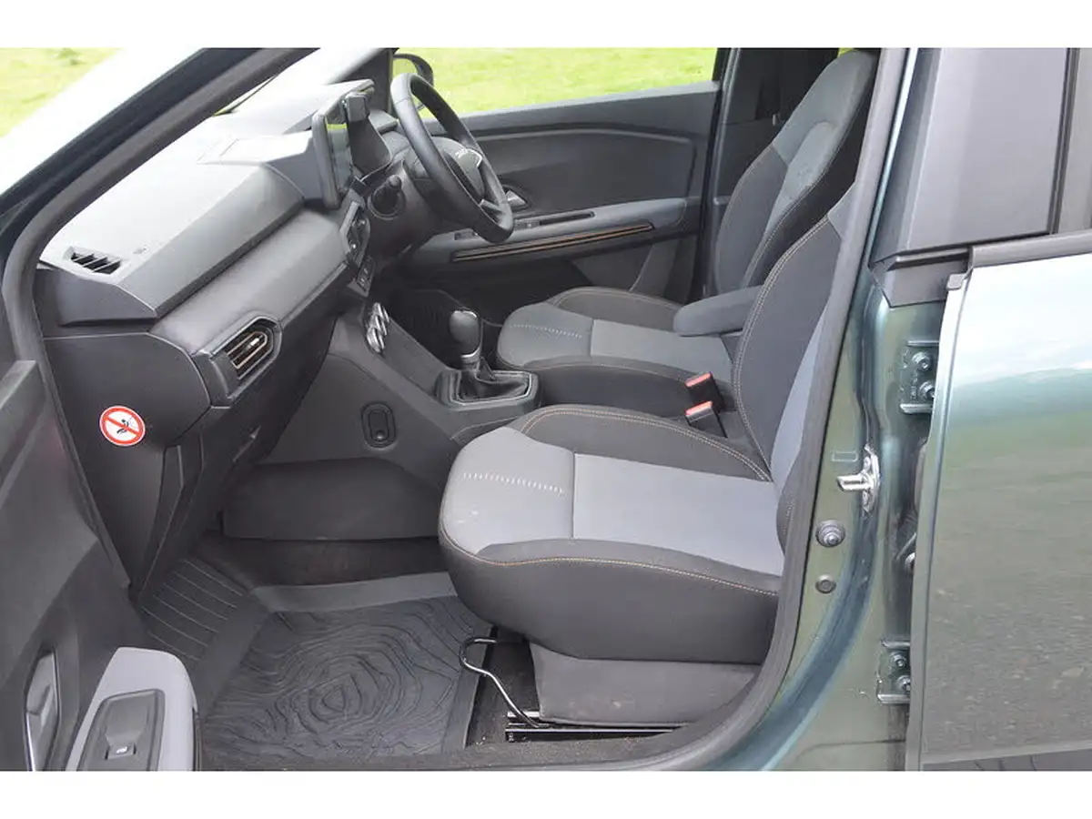 2024-dacia-jogger-16-tce-extreme-big-18