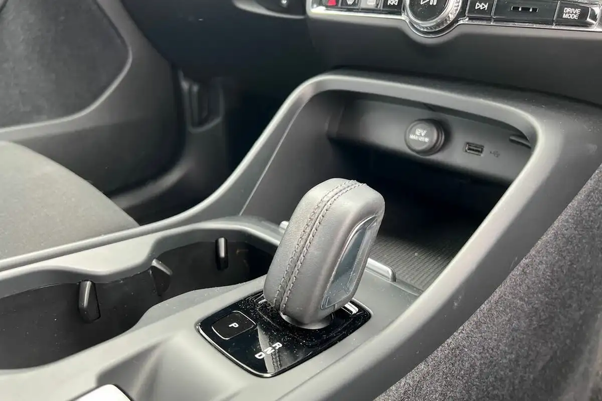 2020-volvo-xc40-20-t4-momentum-pro-awd-big-12