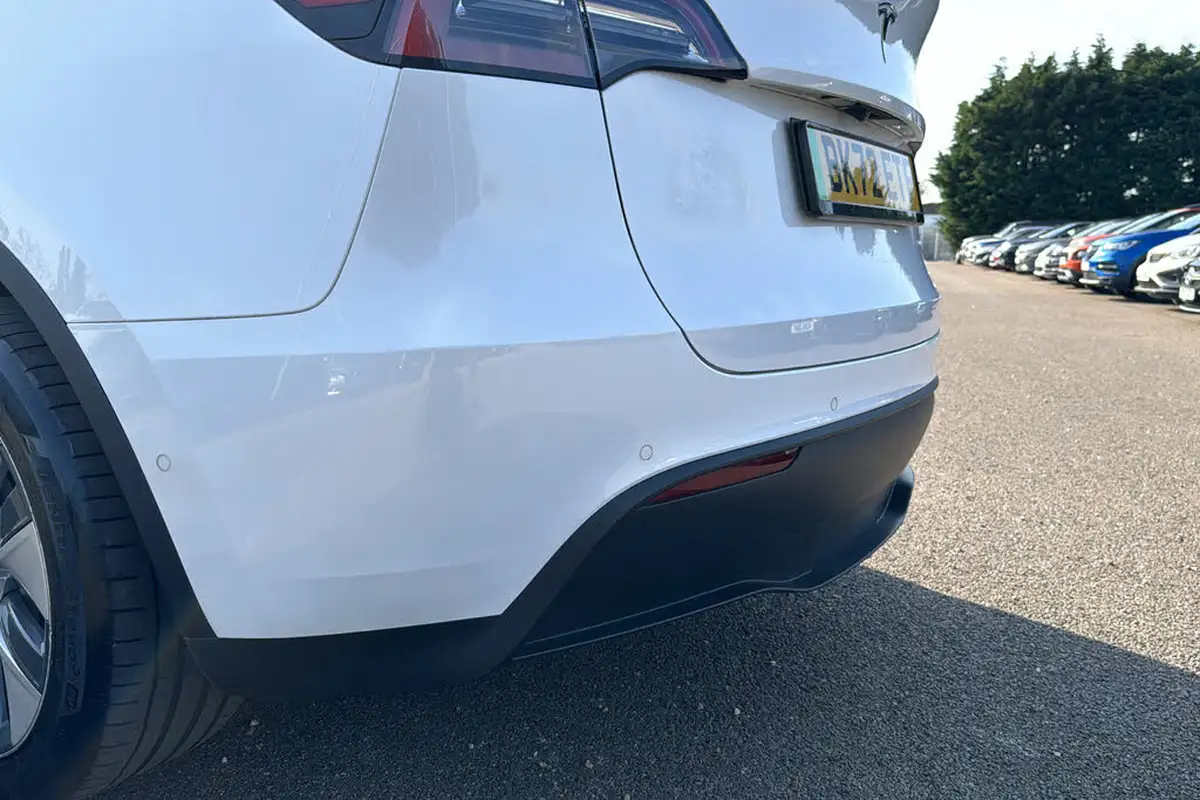 2022-tesla-model-y-e-long-range-big-30