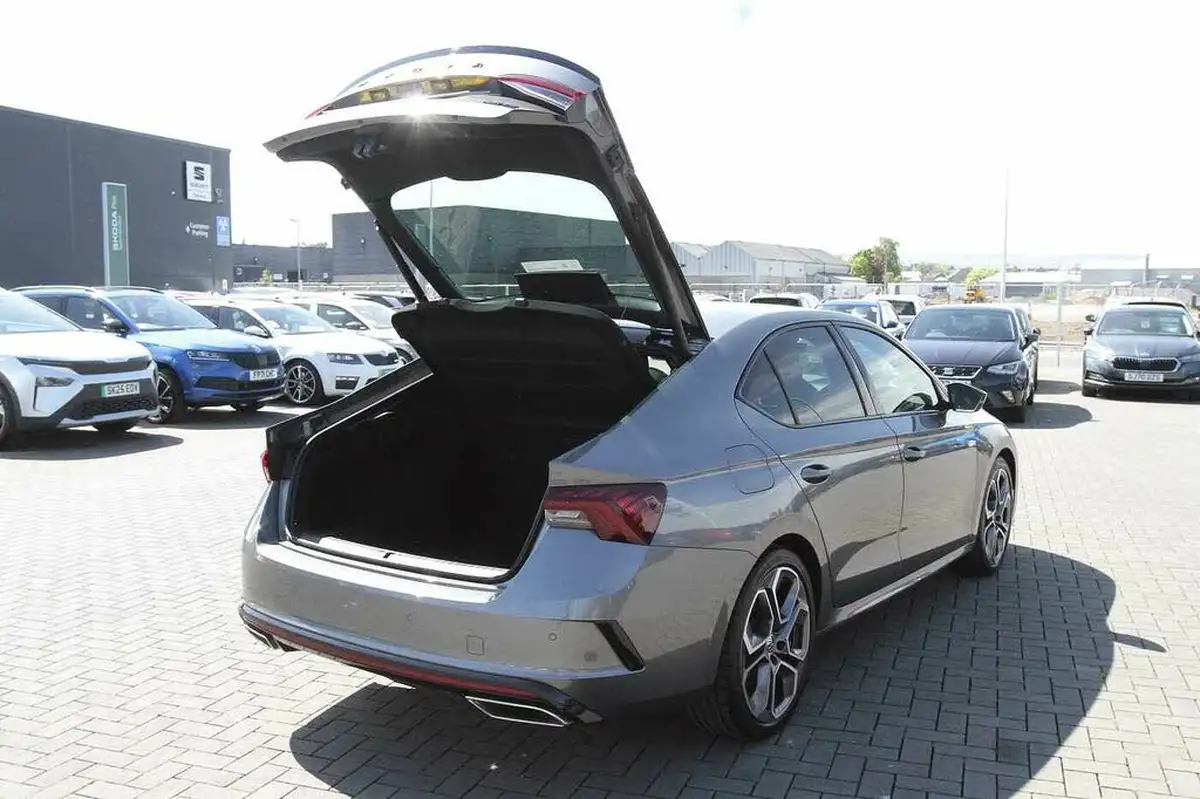 2023-skoda-octavia-20-tsi-vrs-hatchback-dsg-big-14