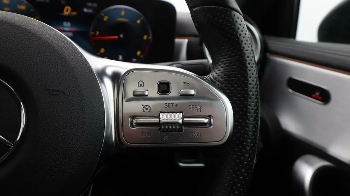 2020-mercedes-benz-a-class-20d-a200d-exclusive-edition-big-29