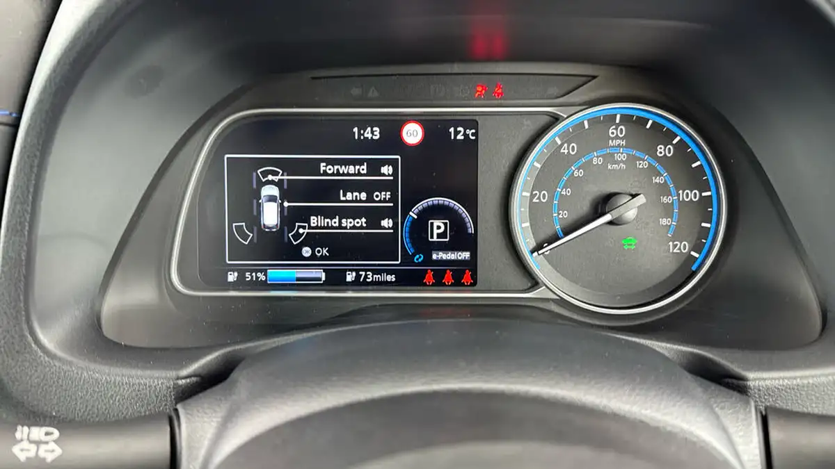 2022-nissan-leaf-e-n-connecta-39kwh-big-12