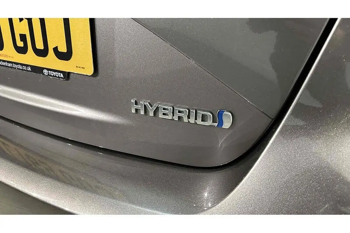 2019-toyota-yaris-15-vvt-i-icon-tech-98bhp-hybrid-1497cc-e-cvt-big-17