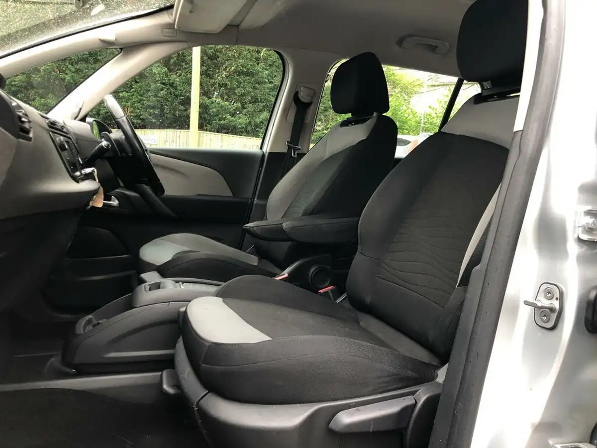 2016-citroen-grand-c4-picasso-16bluehdi-exclusive-eat6-big-33