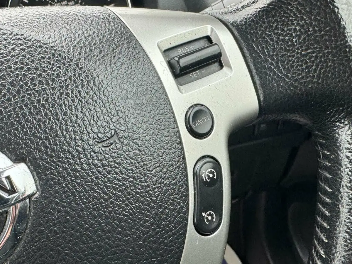 2010-nissan-qashqai-15td-acenta-big-23