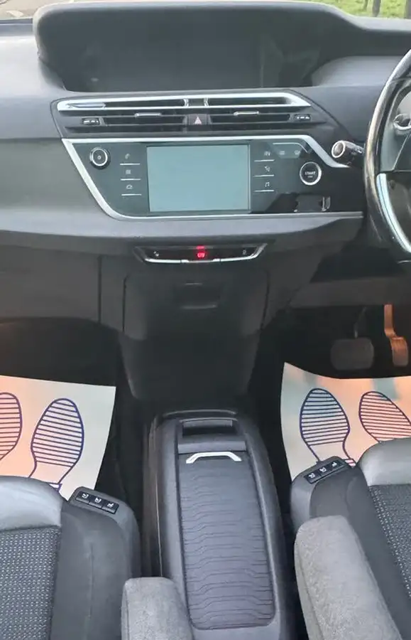 2016-citroen-c4-picasso-16bluehdi-flair-eat6-big-32