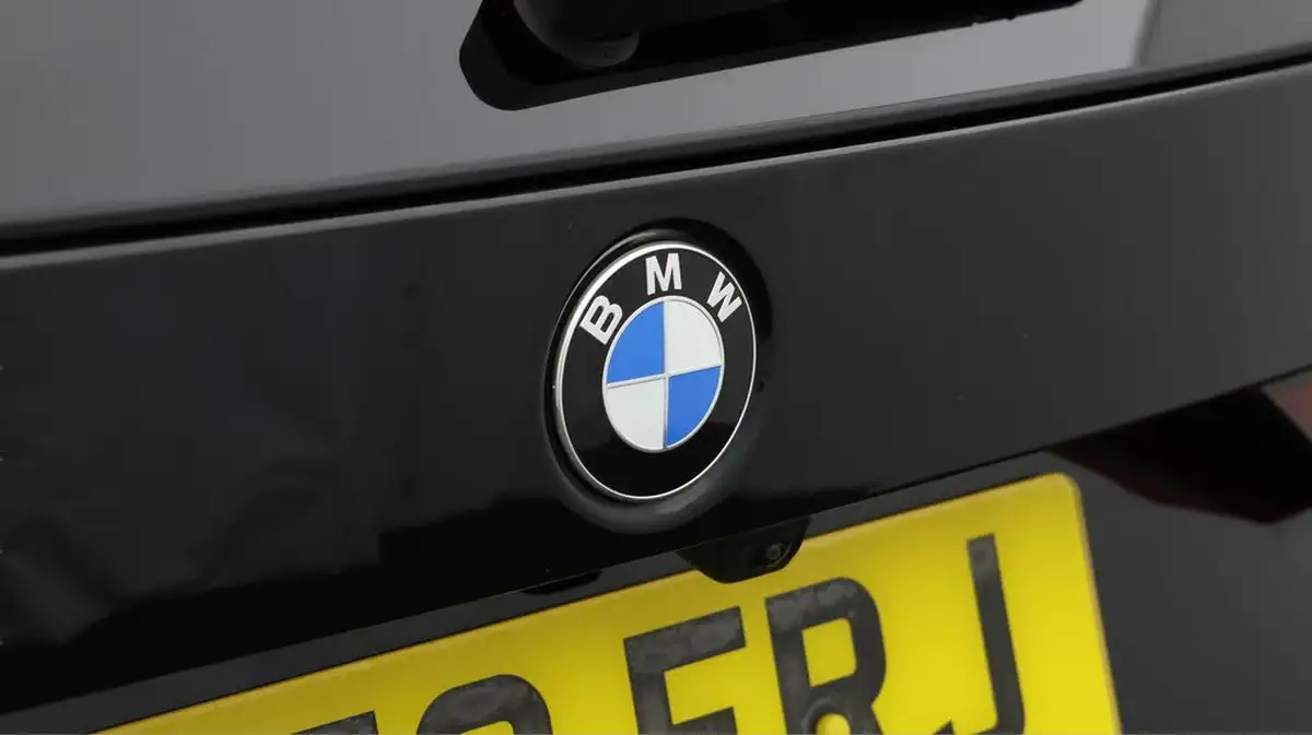 2022-bmw-x1-15-sdrive20i-xline-big-19