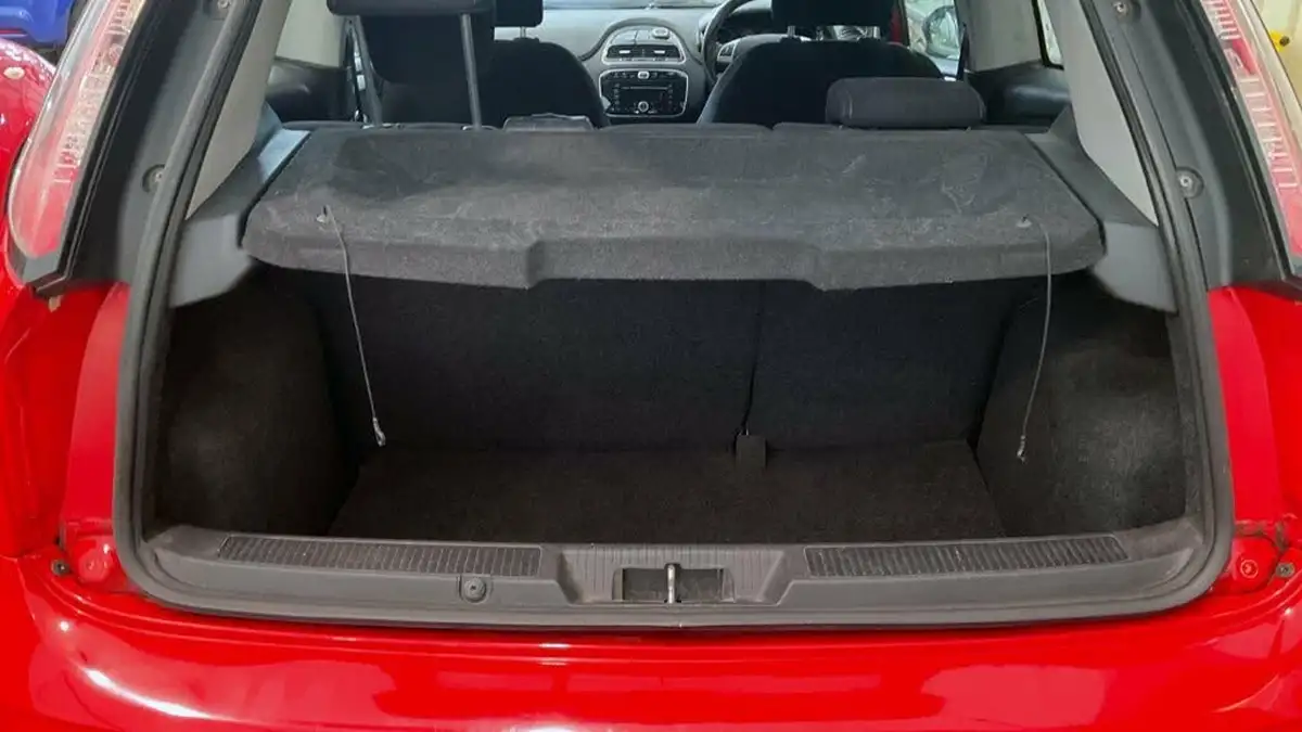 2015-fiat-punto-12-easy-3d-big-9