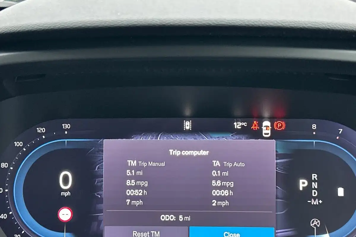 2024-volvo-xc40-20-b3-plus-big-30