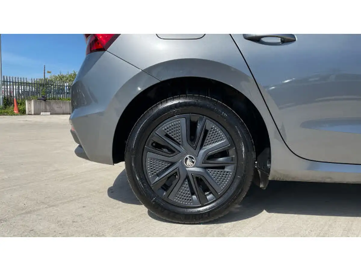 2024-skoda-fabia-15-tsi-colour-edition-big-4