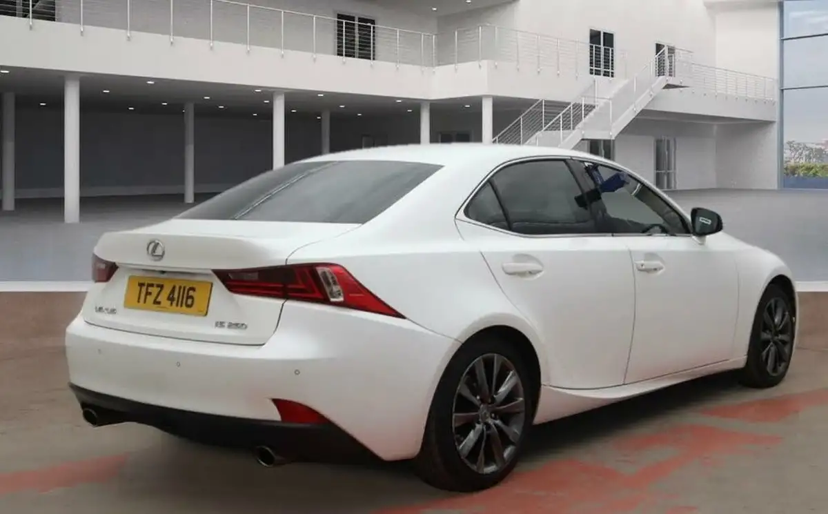2014-lexus-is-250-25-luxury-big-7