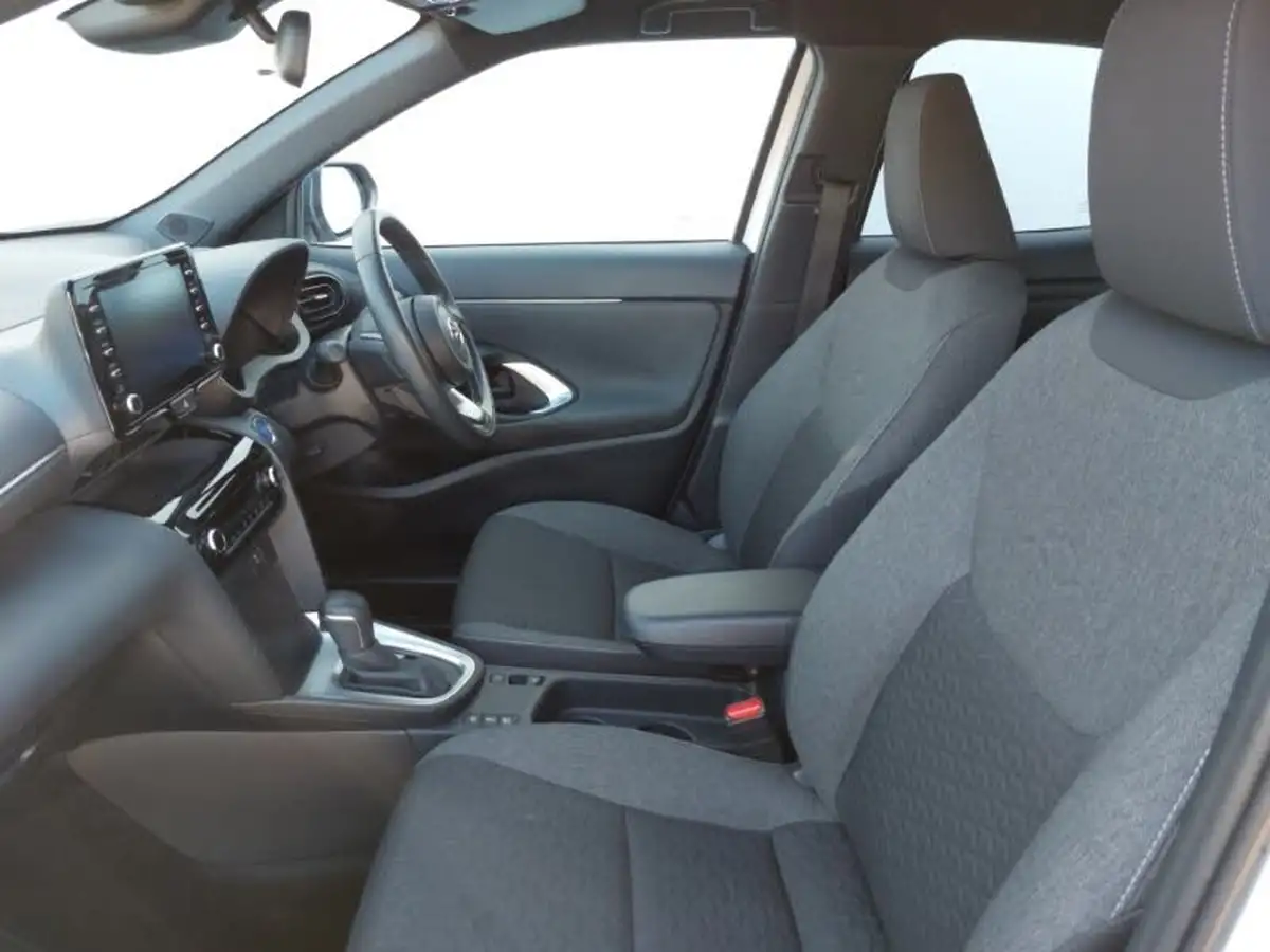 2022-toyota-yaris-15-vvt-i-design-panoramic-roof-big-4