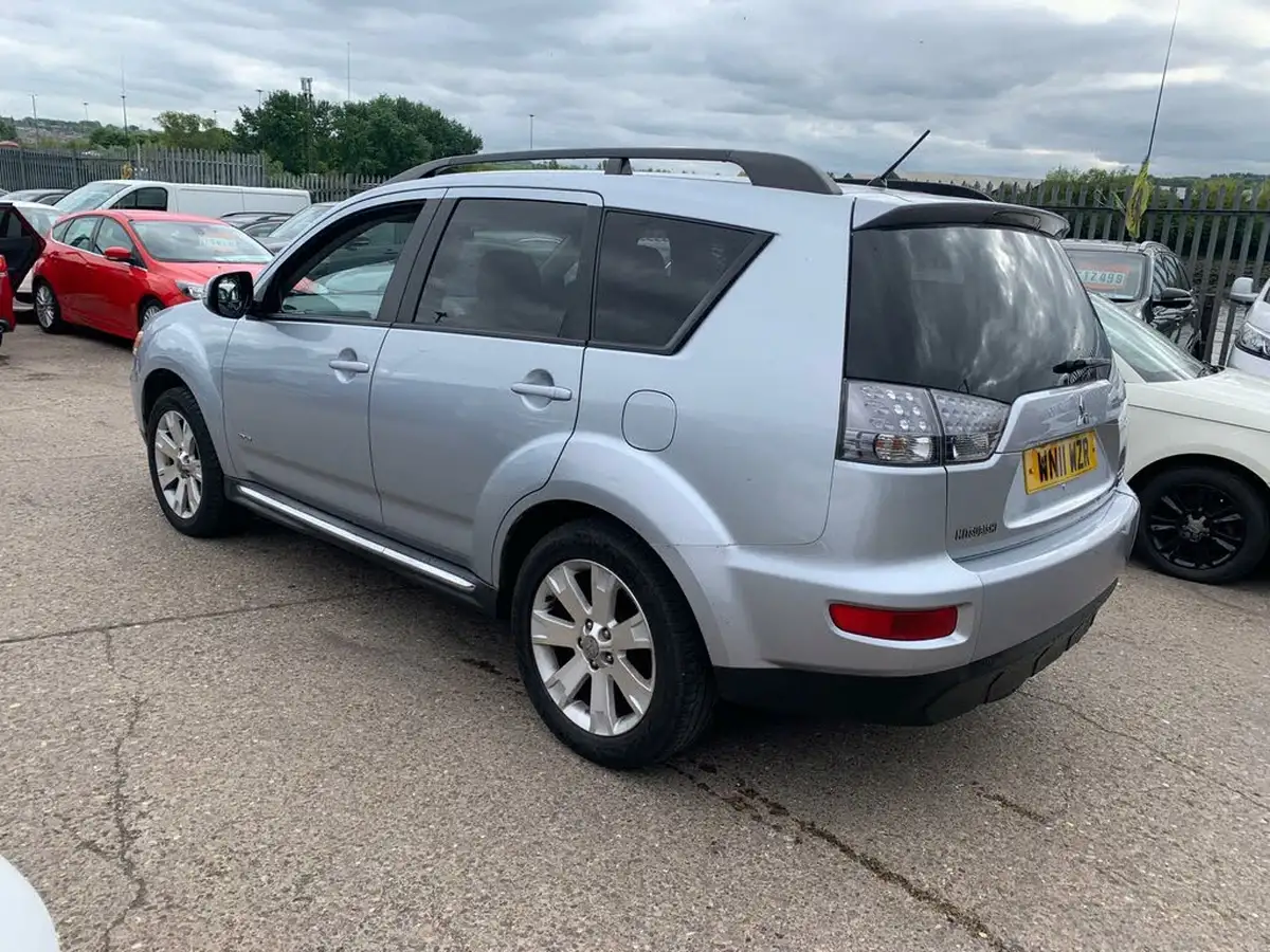 2011-mitsubishi-outlander-22td-gx3-2wd-2268cc-big-5