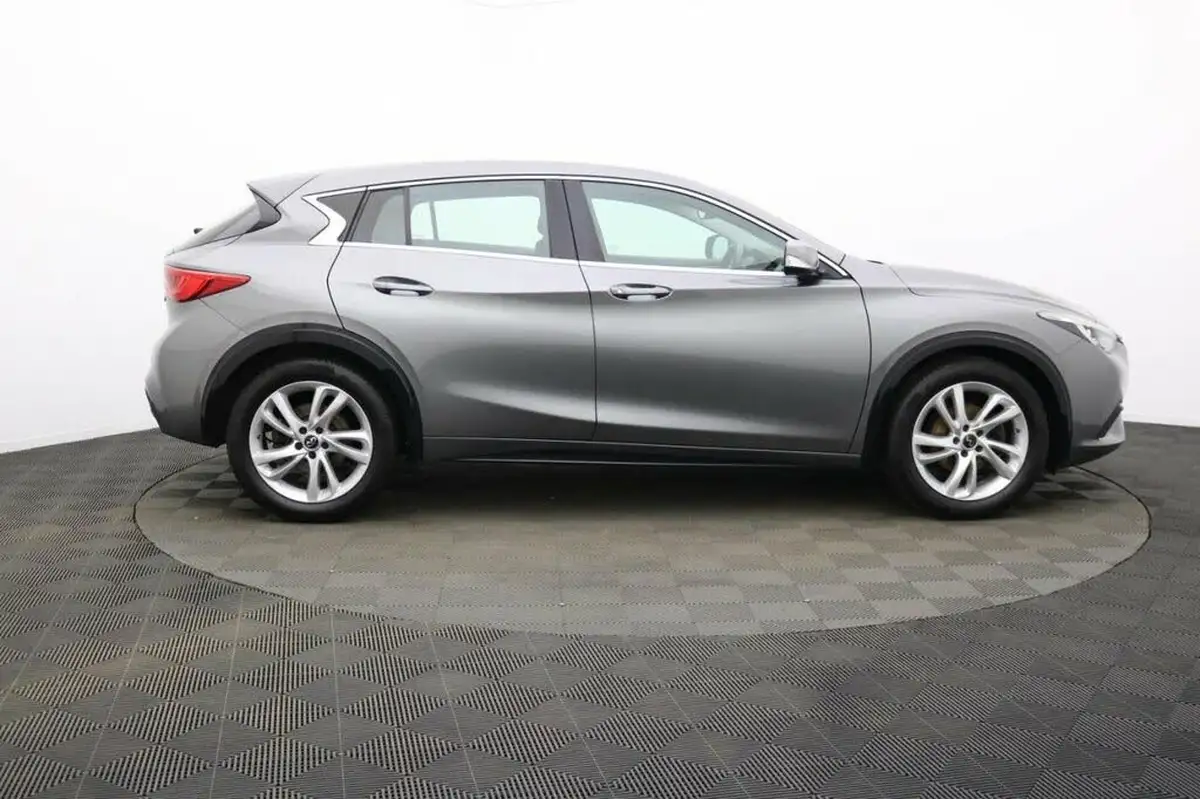 2018-infiniti-q30-16-luxe-122ps-big-1