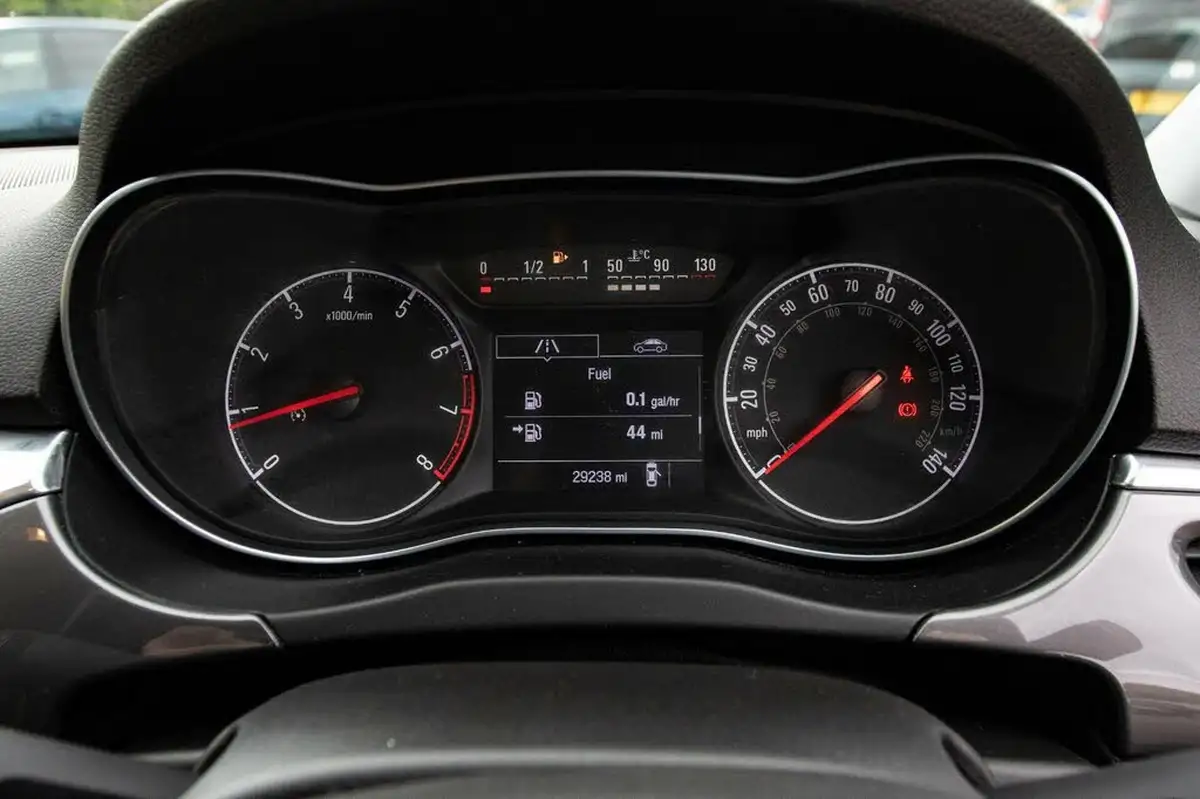 2015-vauxhall-corsa-14i-se-90ps-ecoflex-3d-1398cc-big-14