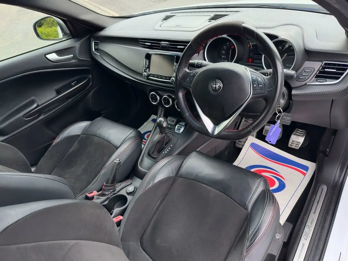 2017-alfa-romeo-giulietta-17-veloce-big-20